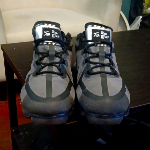 NIKE AIR VAPORMAX 2019 'GHOST BLACK' SZ 10 AR6631-004 - Picture 3 of 8